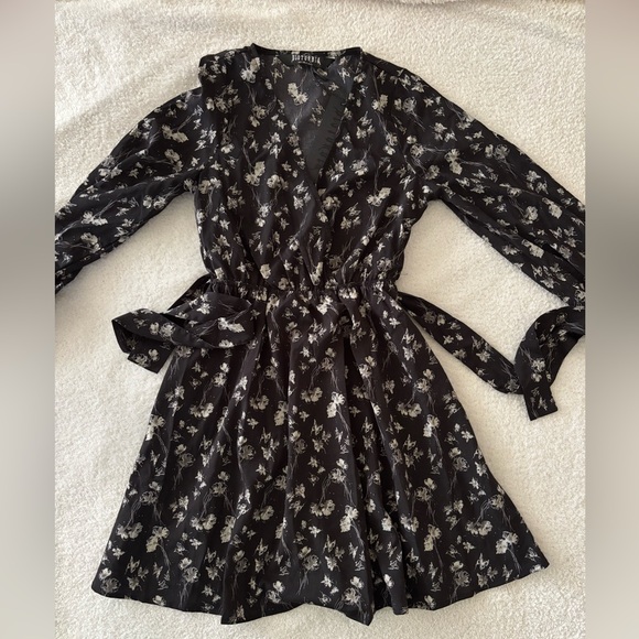 NWT Disturbia Black and White Floral Wrap Long Sleeve Dress - Picture 3 of 11